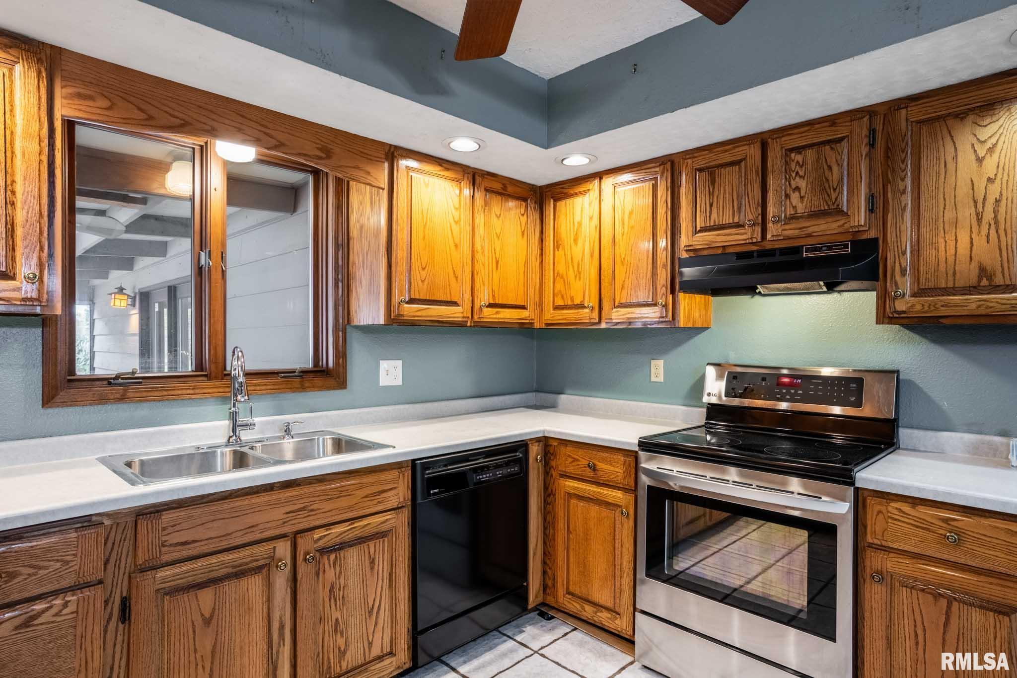 1718 Russell Road West Frankfort, IL 62896 - Photo 11 of 42