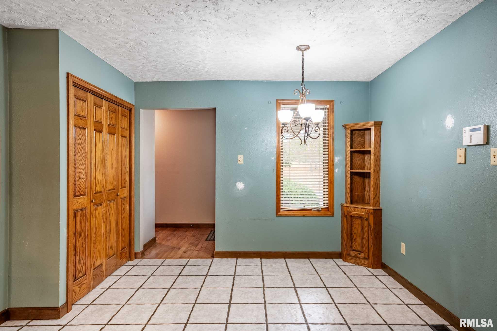 1718 Russell Road West Frankfort, IL 62896 - Photo 12 of 42