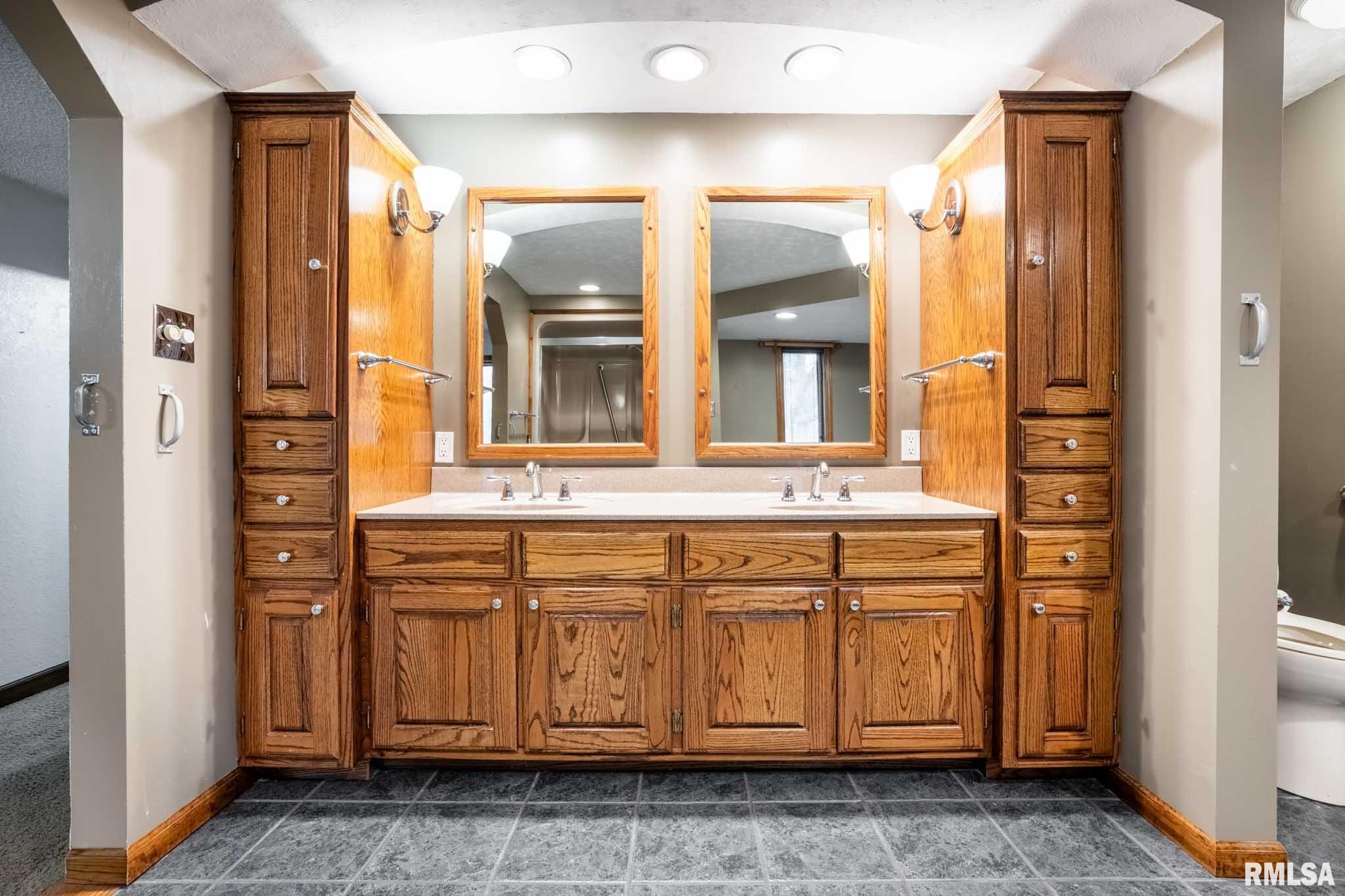 1718 Russell Road West Frankfort, IL 62896 - Photo 16 of 42