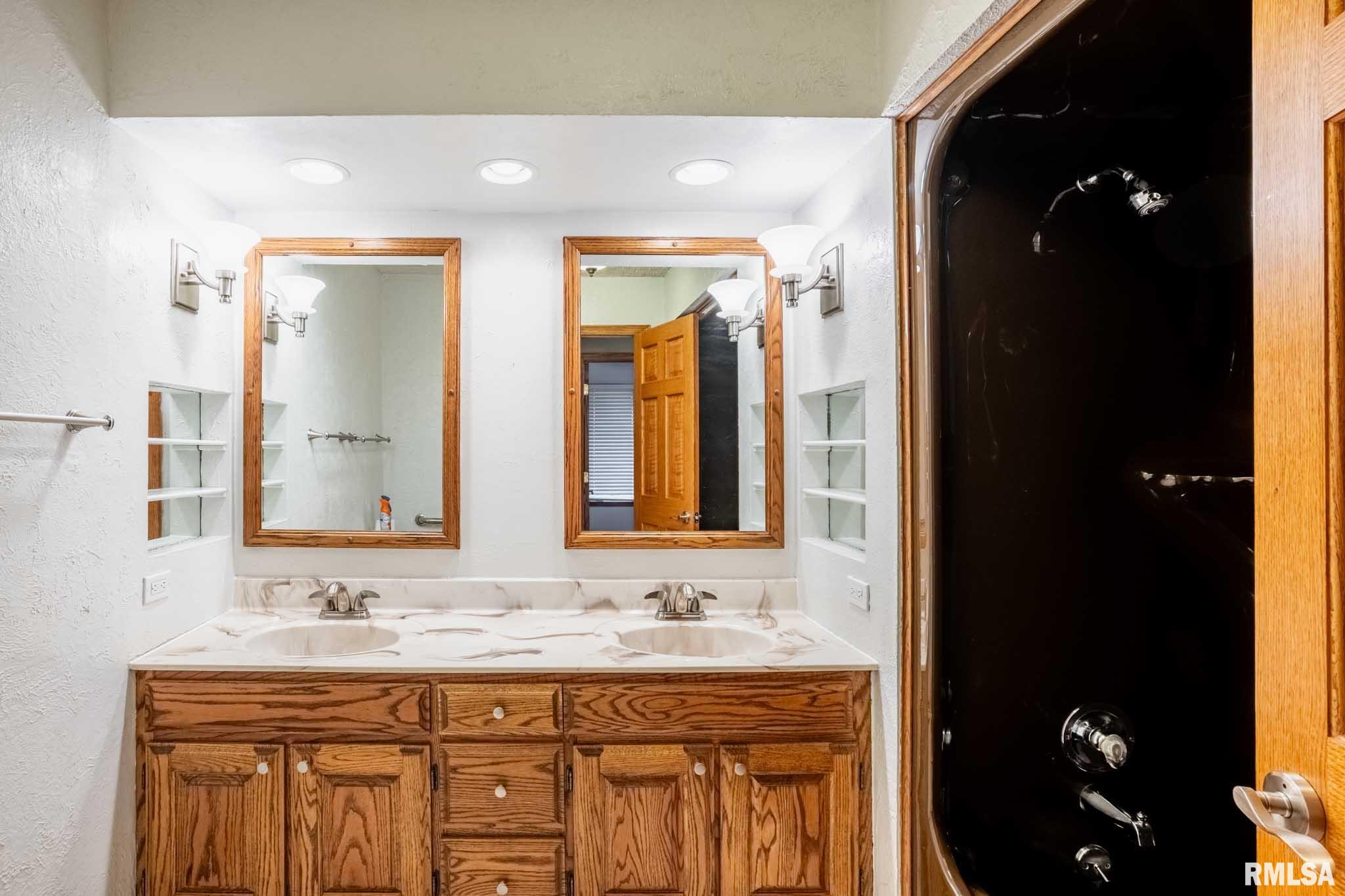 1718 Russell Road West Frankfort, IL 62896 - Photo 20 of 42