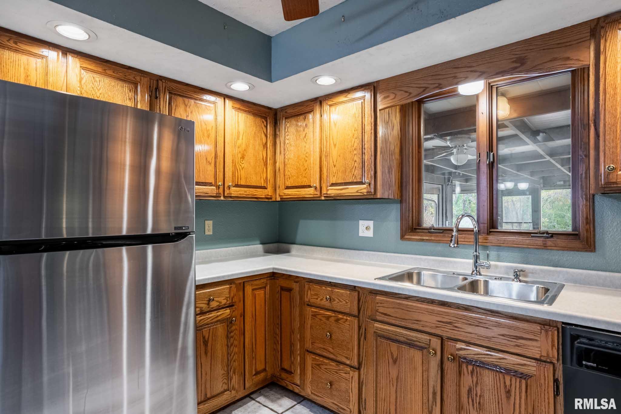 1718 Russell Road West Frankfort, IL 62896 - Photo 10 of 42