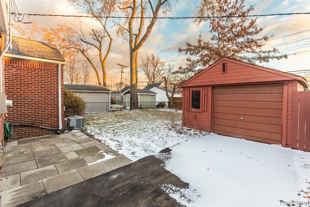 1609 Columbia Road Berkley, MI 48072 - Photo 27 of 28 Gallery Image 27