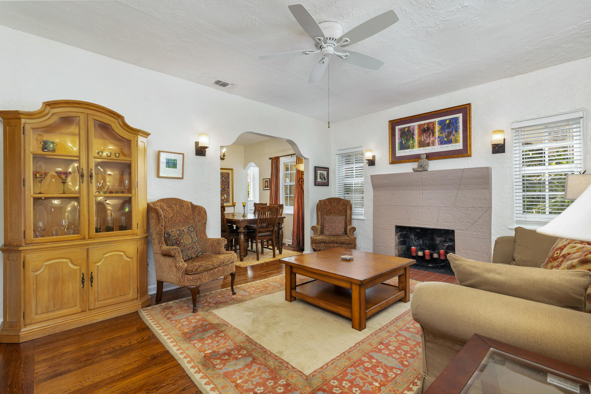 714 Sunset Road West Palm Beach, FL 33401 - Photo 5 of 31 Living Room