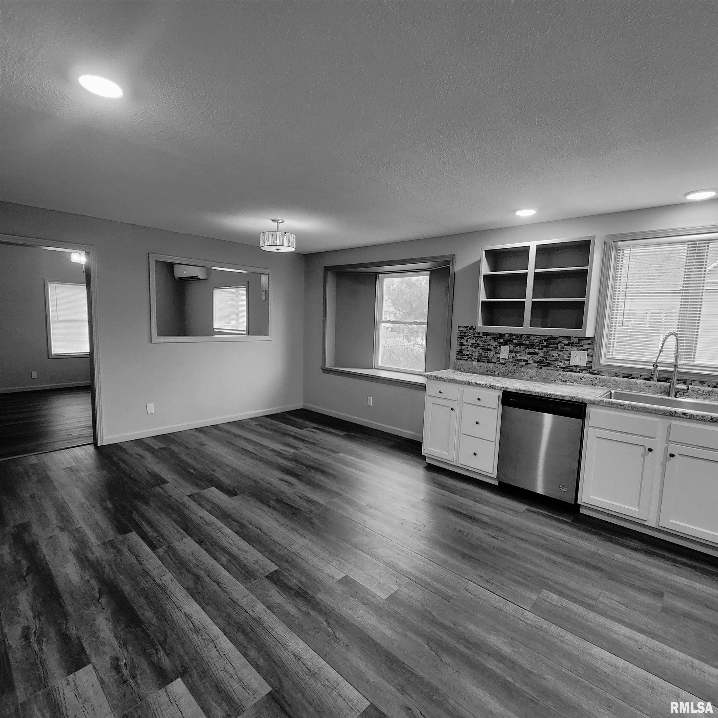 707 North Logan Street Marion, IL 62959 - Photo 4 of 29