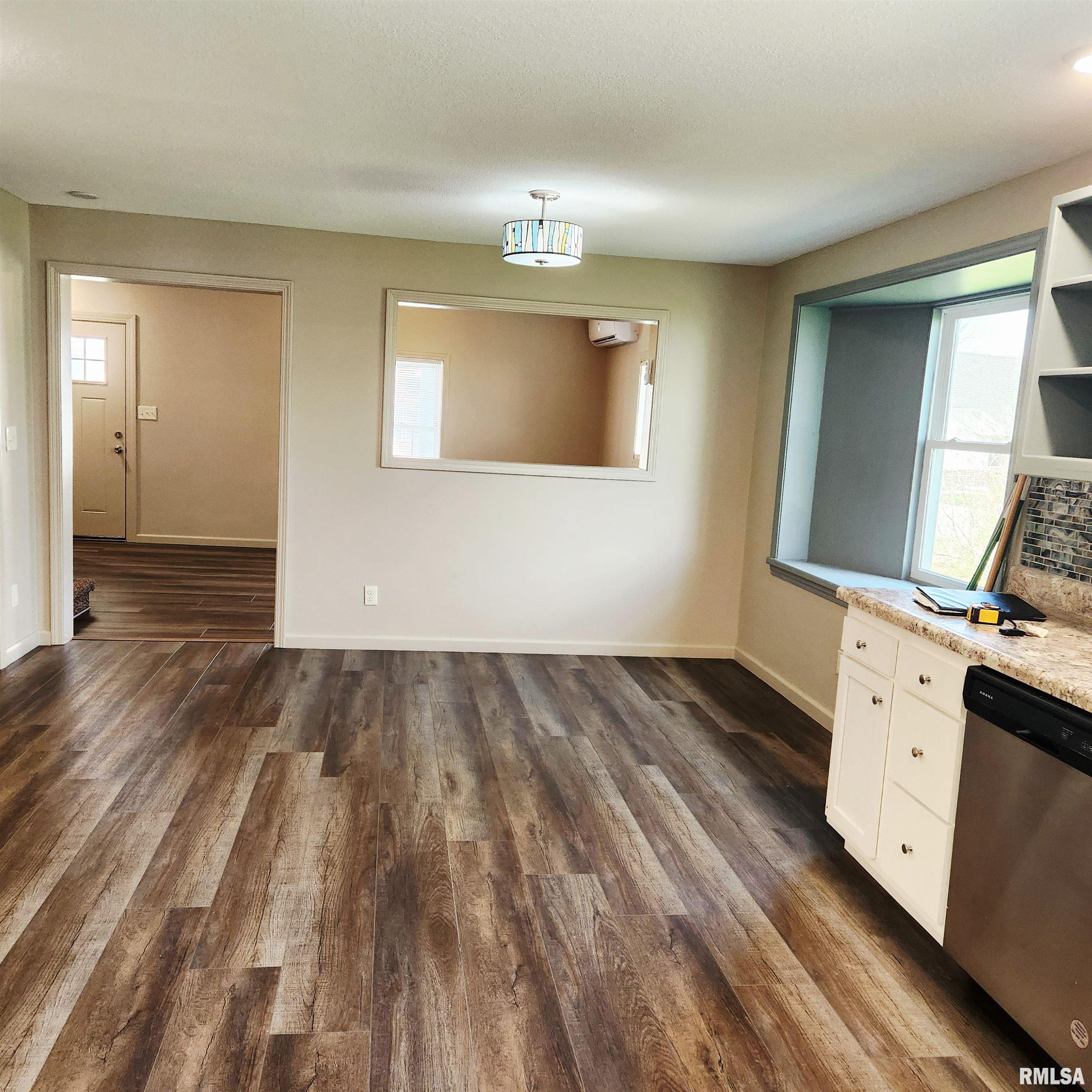 707 North Logan Street Marion, IL 62959 - Photo 7 of 29