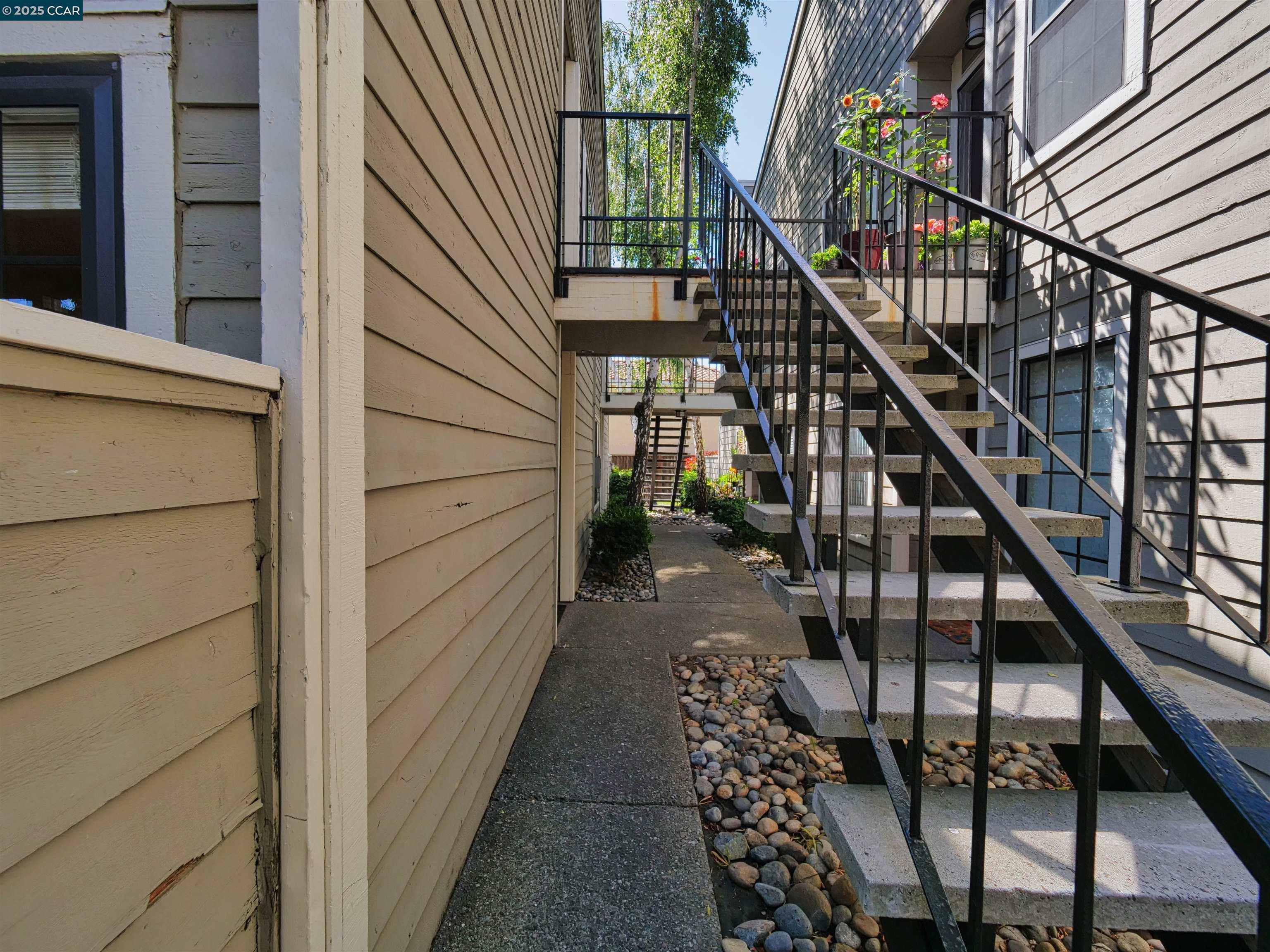 122 Eastridge Drive San Ramon, CA 94582 - Photo 7 of 57