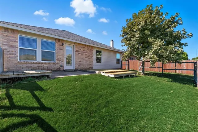 $2,300 | 6701 Corral Lane, Denton, TX 76210