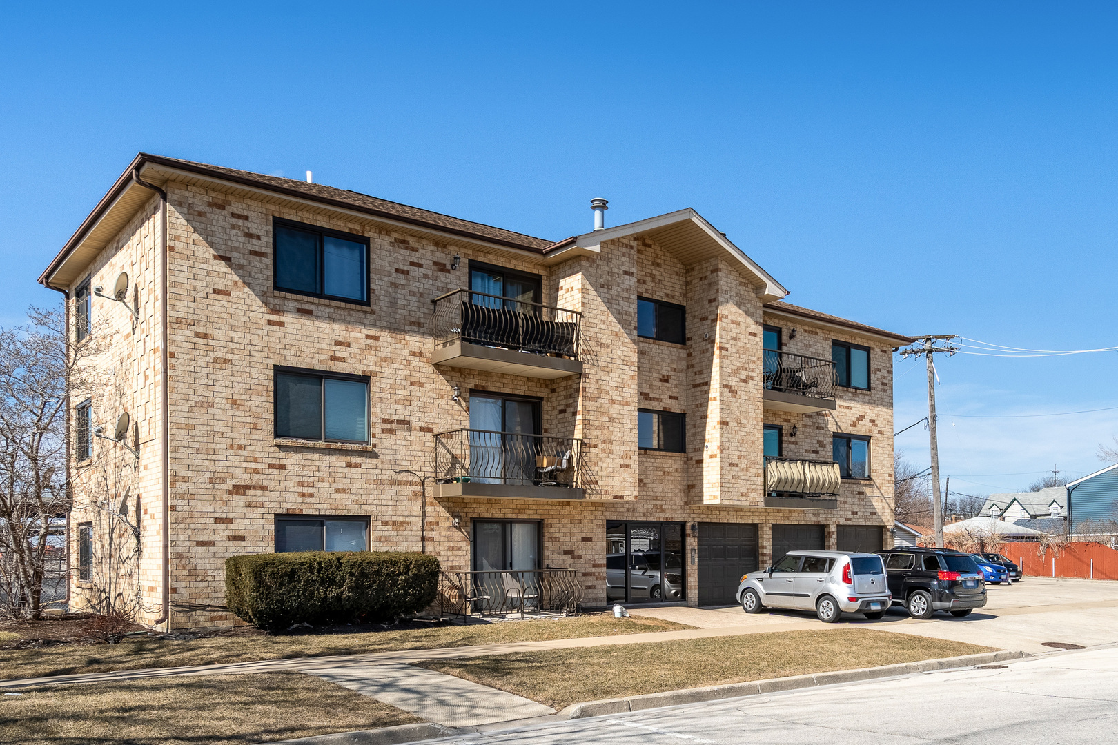 10300 Front Street, Unit 3N Franklin Park, IL 60131 - Photo 2 of 2 a front view of a house with a street