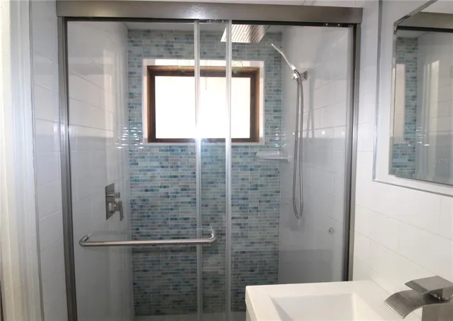 $3,500 | 7464 Cass Circle, Sarasota, FL 34231