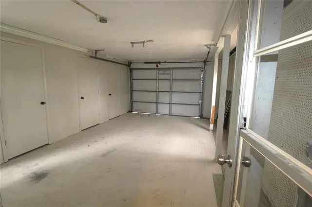 $3,500 | 7464 Cass Circle, Sarasota, FL 34231