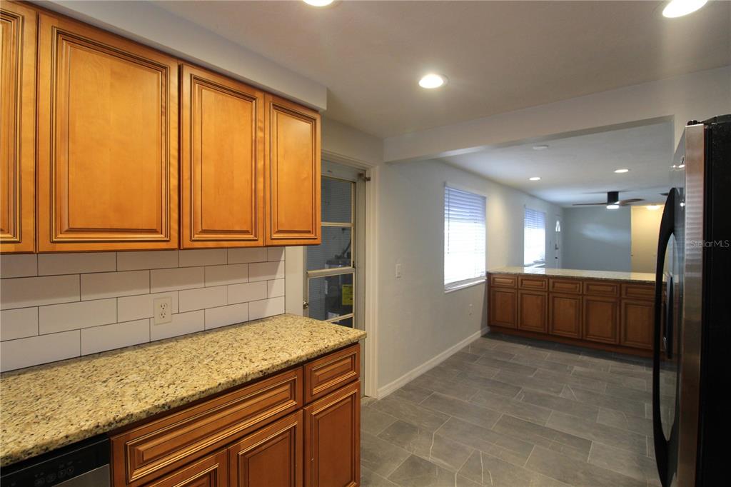 7464 Cass Circle Sarasota, FL 34231 - Photo 5 of 30