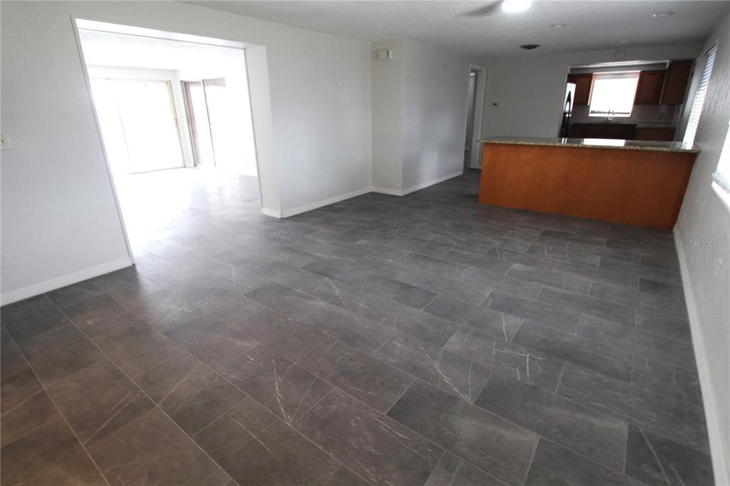 7464 Cass Circle Sarasota, FL 34231 - Photo 6 of 30