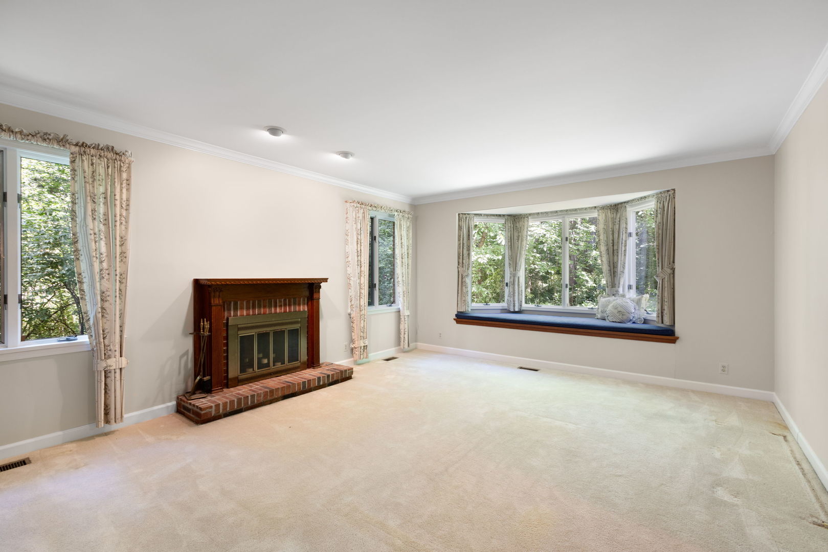 37W305 Crane Road St. Charles, IL 60175 - Photo 7 of 31