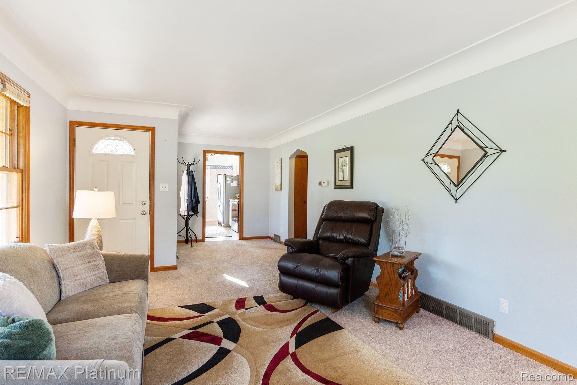 6325 Swiss Garden Road Temperance, MI 48182 - Photo 2 of 15 Living room