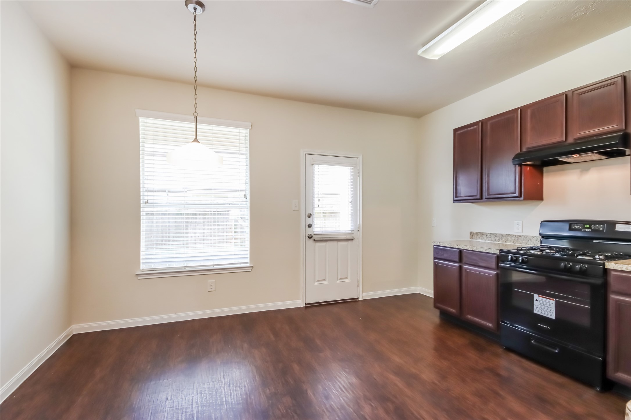 12231 Maura Lane Houston, TX 77044 - Photo 7 of 16 Photos may be representative of the floor plan and not the exact home. Finishes, layout, and features of the actual property for lease may vary.
