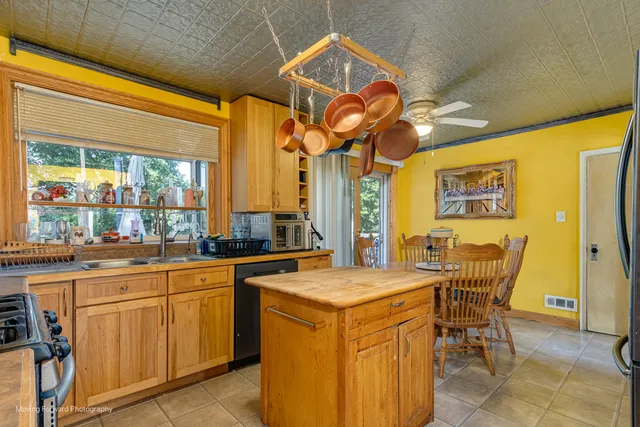 $374,900 | 7254 Fair Elms Avenue, Burr Ridge, IL 60527