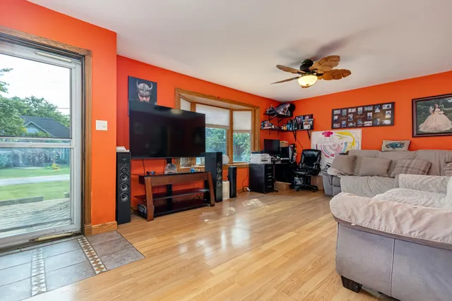 $374,900 | 7254 Fair Elms Avenue, Burr Ridge, IL 60527