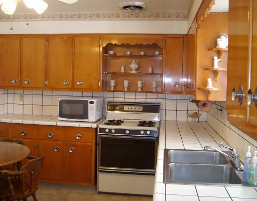 2375 Ritchie Street Aliquippa, PA 15001 - Photo 2 of 15 Kitchen.