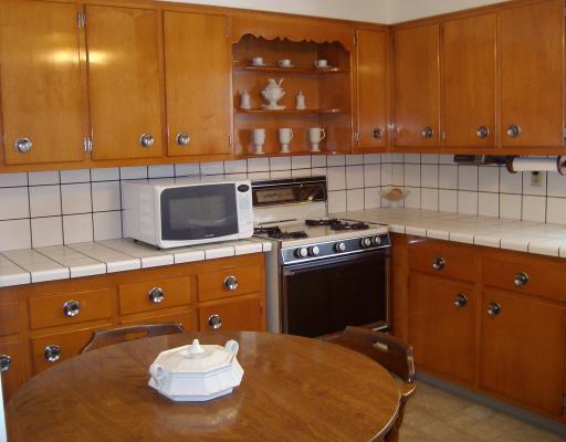 2375 Ritchie Street Aliquippa, PA 15001 - Photo 3 of 15 Kitchen.