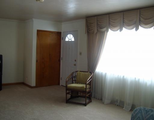 2375 Ritchie Street Aliquippa, PA 15001 - Photo 6 of 15 Living Room.