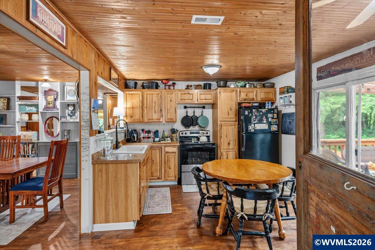 22606 Milk Ranch Road Scotts Mills, OR 97375 - Photo 4 of 29