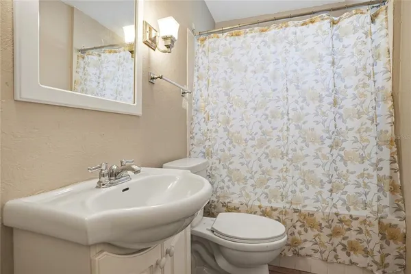 $2,150 | 755 Alamanda Way South, St. Petersburg, FL 33705