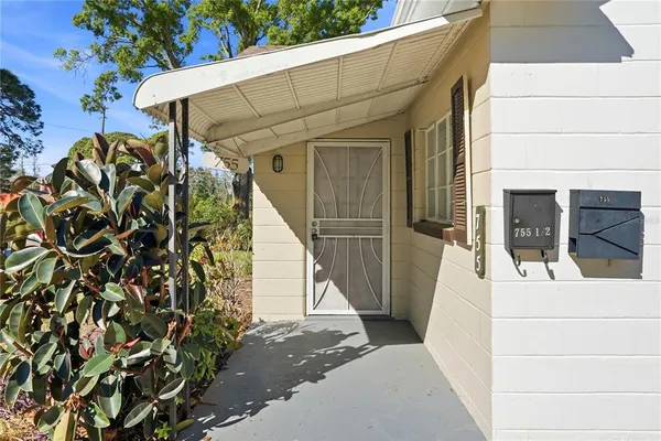 $2,150 | 755 Alamanda Way South, St. Petersburg, FL 33705
