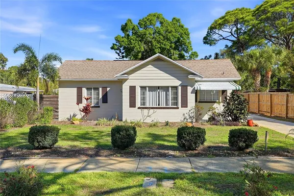 $2,150 | 755 Alamanda Way South, St. Petersburg, FL 33705