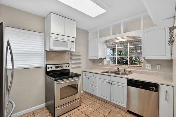 $2,150 | 755 Alamanda Way South, St. Petersburg, FL 33705