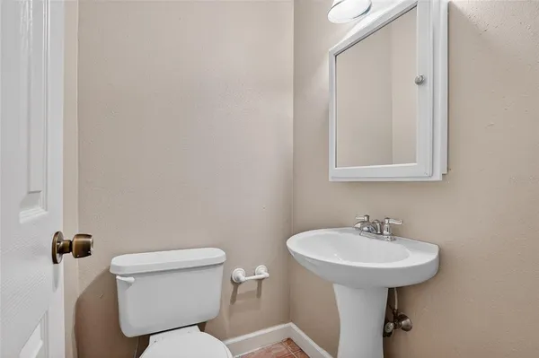 $2,150 | 755 Alamanda Way South, St. Petersburg, FL 33705