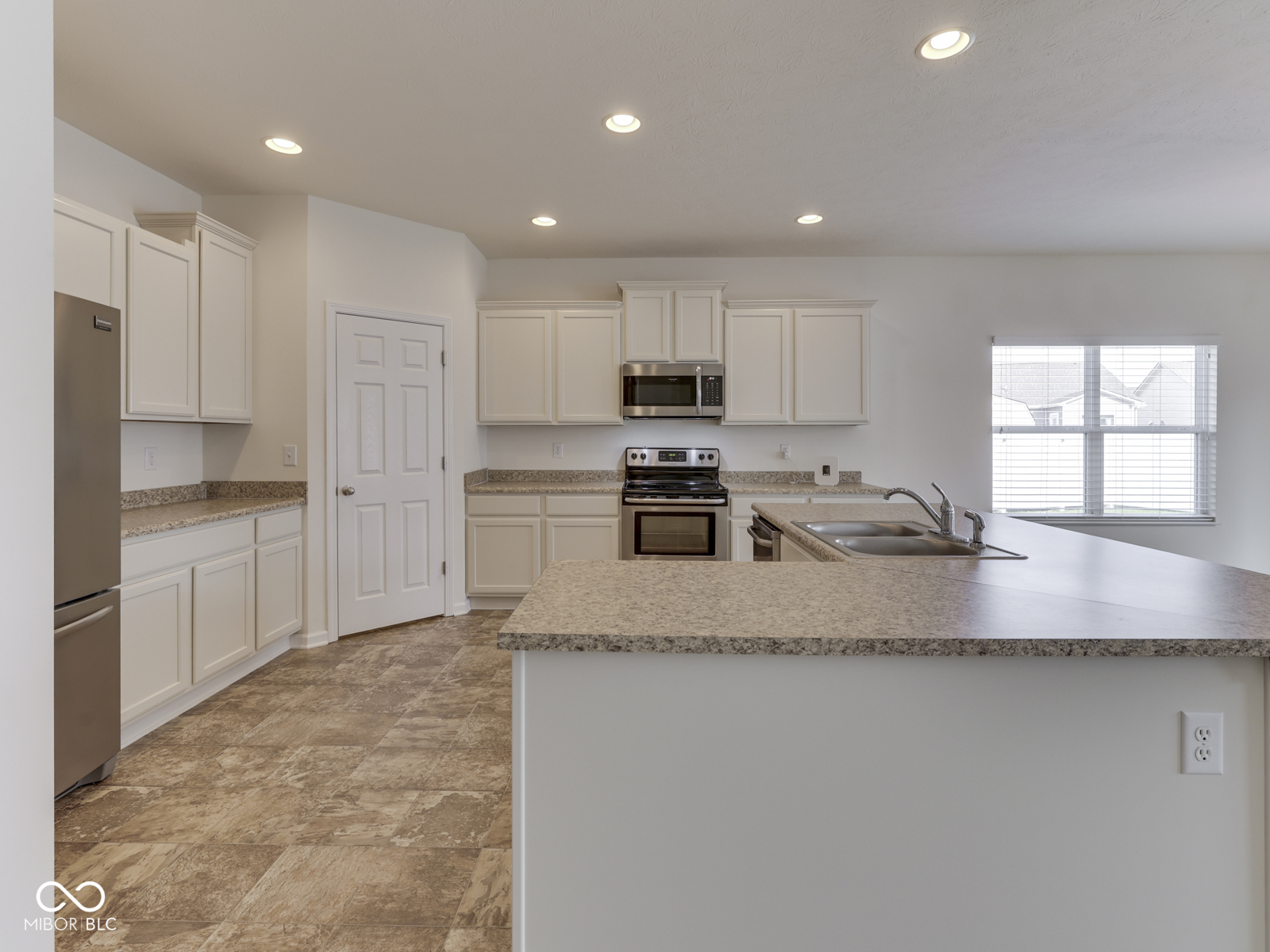 1810 Maplewood Court Pendleton, IN 46064 - Photo 12 of 34