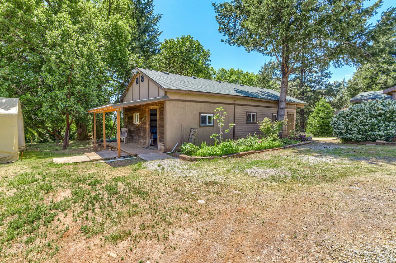 5916 Tunnel Loop Road Grants Pass, OR 97526 - Photo 52 of 65 Shop/Garage