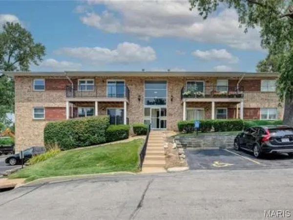 $109,990 | 10395 Forest Brook Lane, Unit E, St. Louis, MO 63146