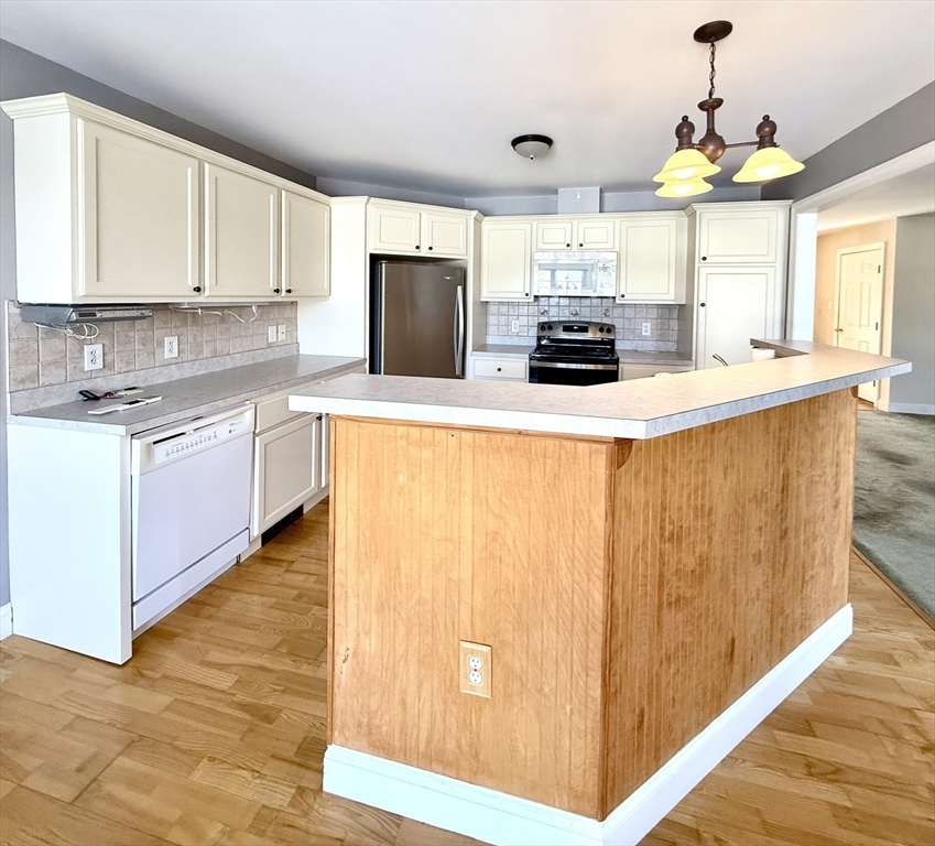 61 Park Avenue Webster, MA 01570 - Photo 15 of 42