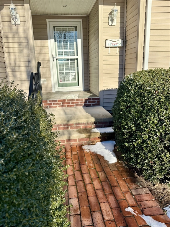 61 Park Avenue Webster, MA 01570 - Photo 4 of 42