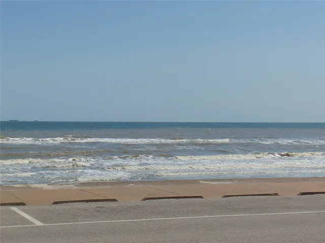 $1,700 | 215 Postoffice Street, Unit 802, Galveston, TX 77550