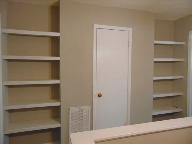 $1,700 | 215 Postoffice Street, Unit 802, Galveston, TX 77550