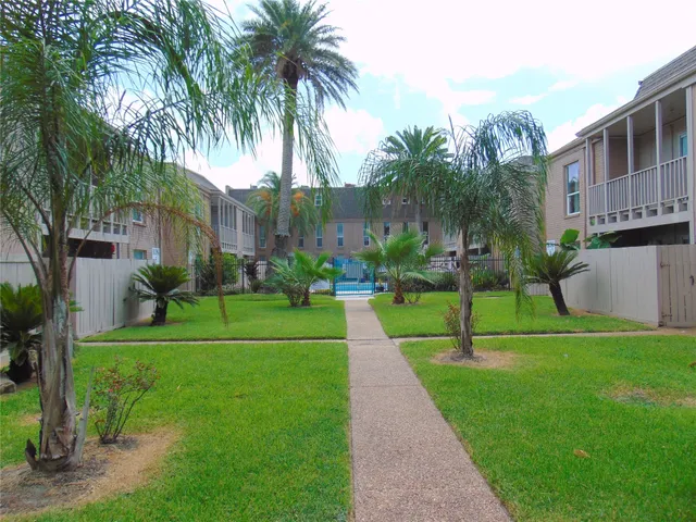 $1,700 | 215 Postoffice Street, Unit 802, Galveston, TX 77550