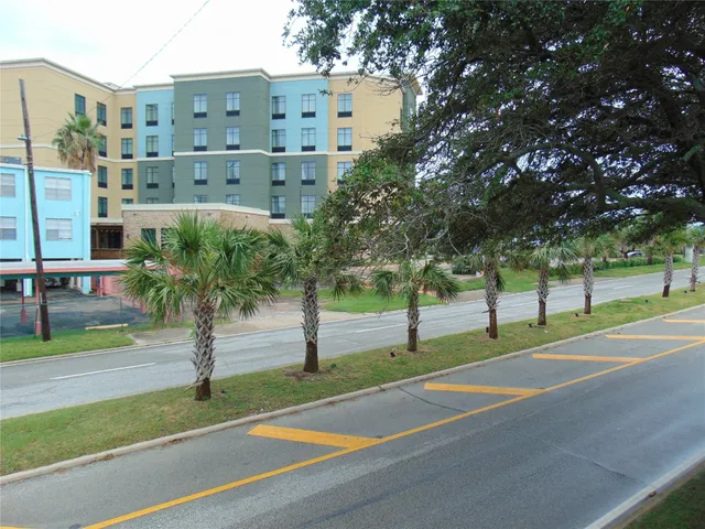 $1,700 | 215 Postoffice Street, Unit 802, Galveston, TX 77550