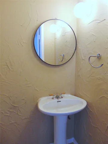 $1,700 | 215 Postoffice Street, Unit 802, Galveston, TX 77550