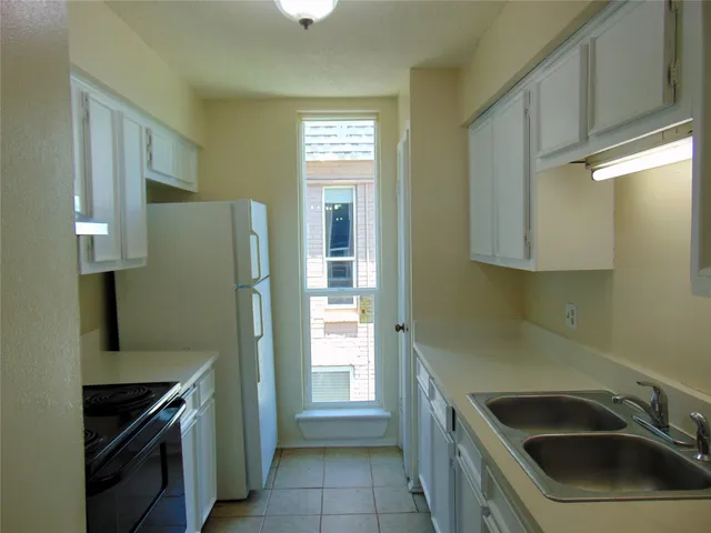 $1,700 | 215 Postoffice Street, Unit 802, Galveston, TX 77550