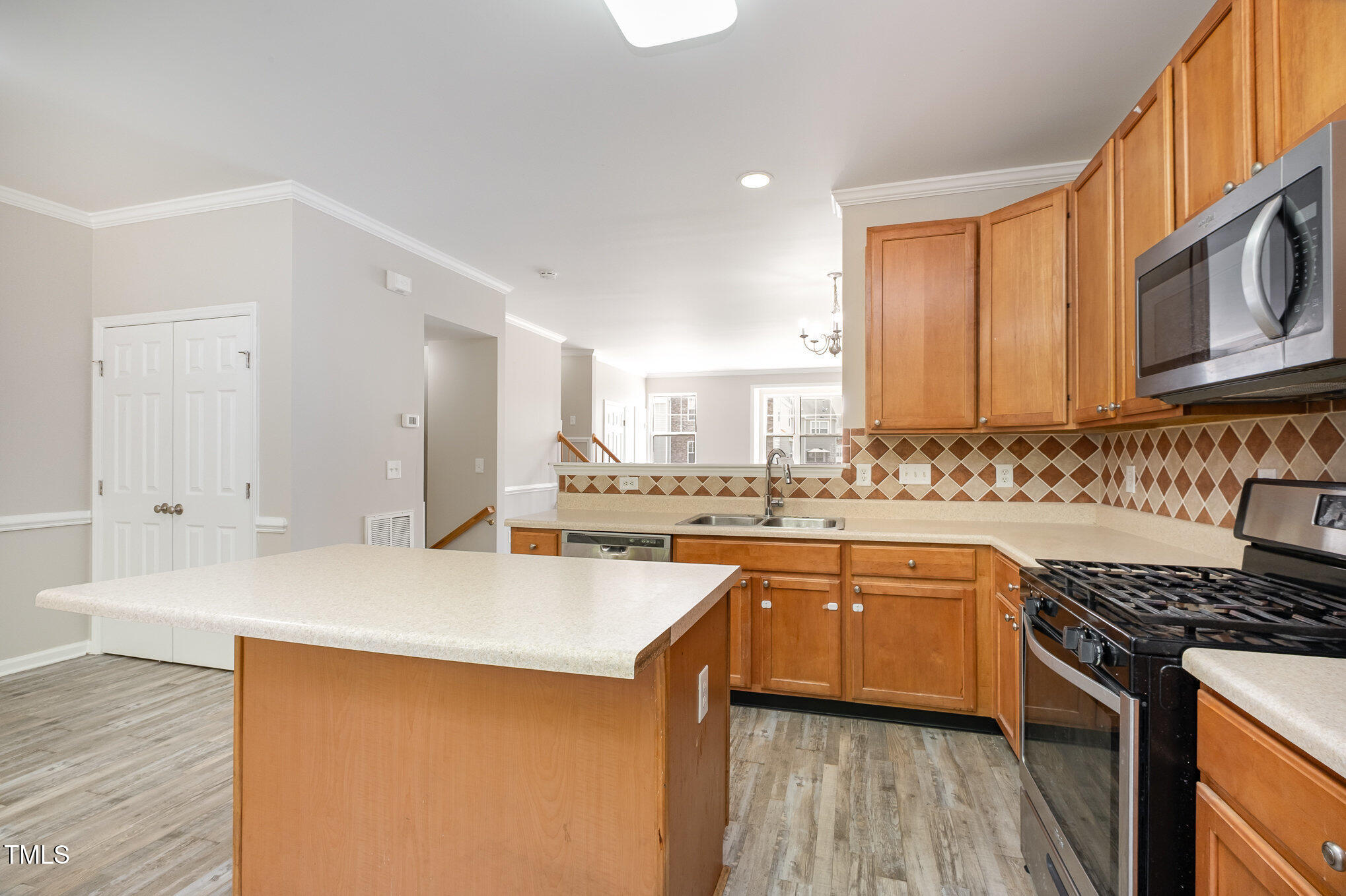 1527 Haywards Heath Lane Apex, NC 27502 - Photo 11 of 33 Kitchen