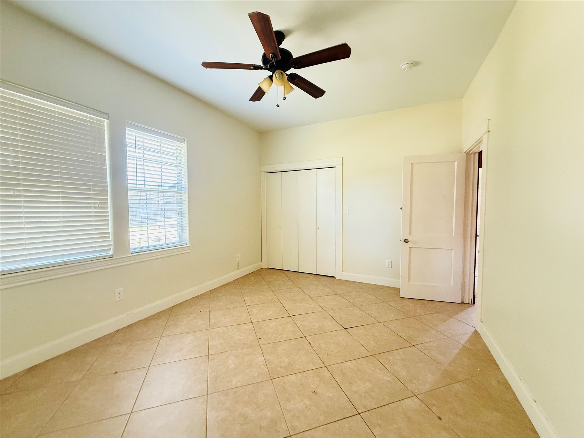446 Zoe Street Houston, TX 77020 - Photo 11 of 16 a view of an empty room