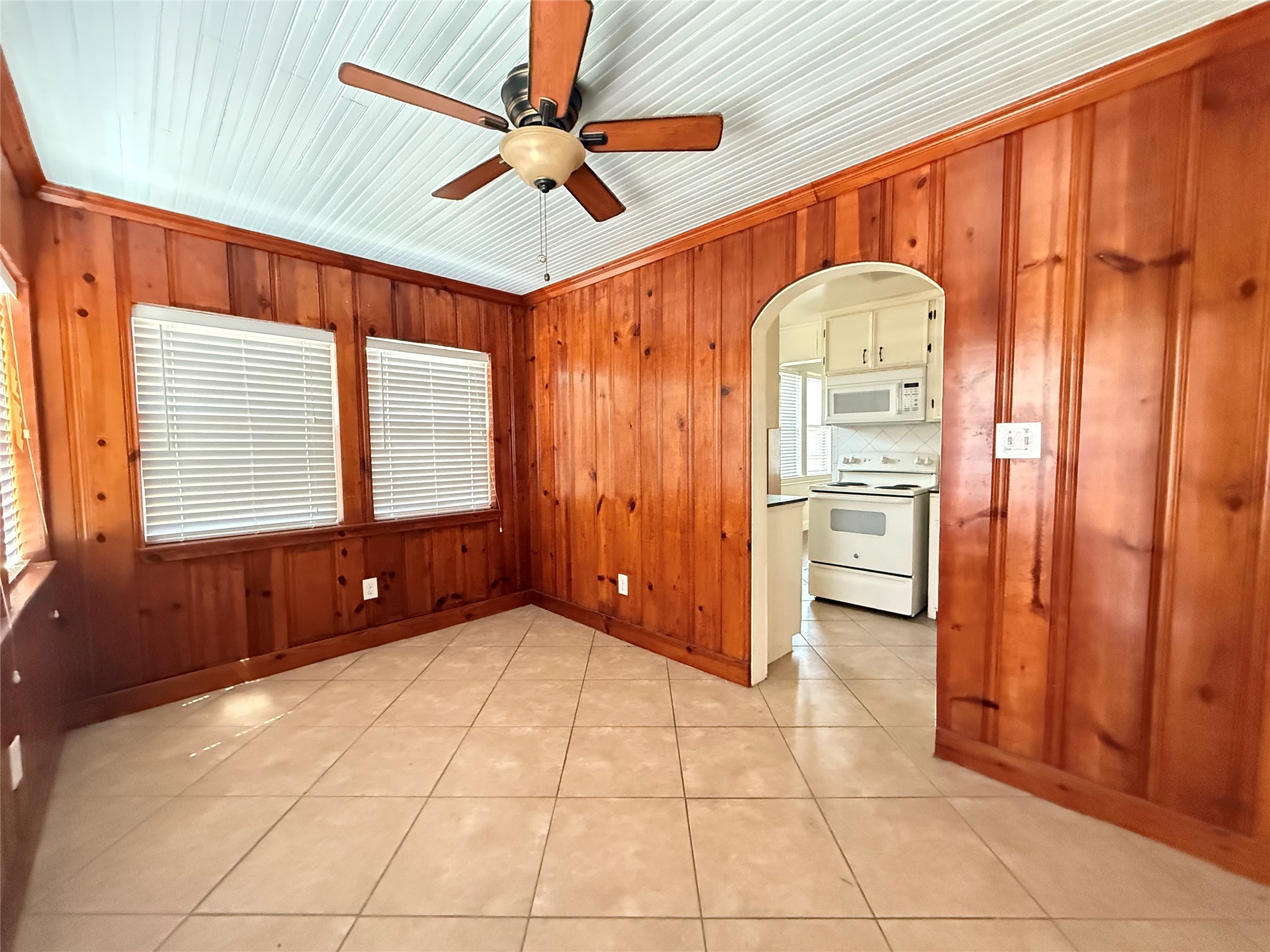 446 Zoe Street Houston, TX 77020 - Photo 10 of 16