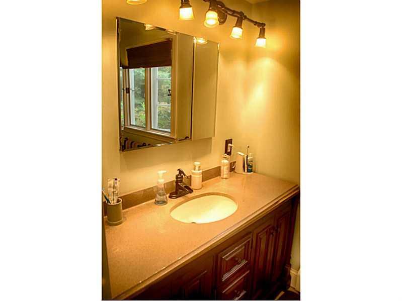 8 Sea Cove Road Cumberland Foreside, ME 04110 - Photo 9 of 17 Bathroom.