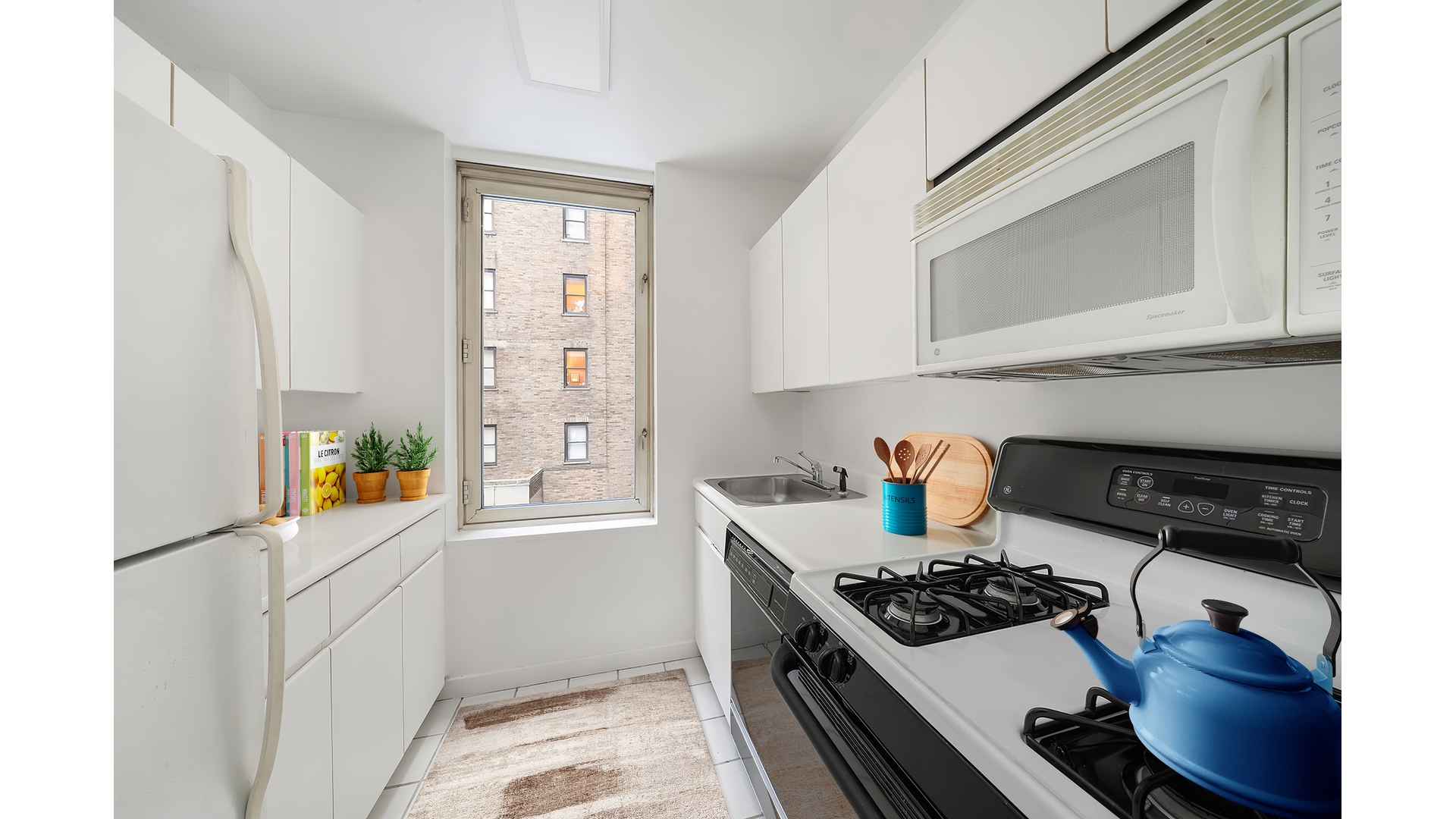 145 East 48th Street, Unit 5C Manhattan, NY 10017 - Photo 6 of 21