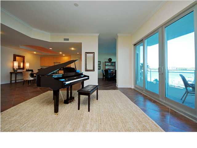 211 Durango Road, Unit 515 Destin, FL 32541 - Photo 29 of 34 a living room with furniture and a large window