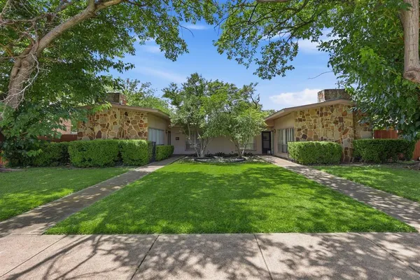 $1,960 | 13422 Blossomheath Lane, Dallas, TX 75240