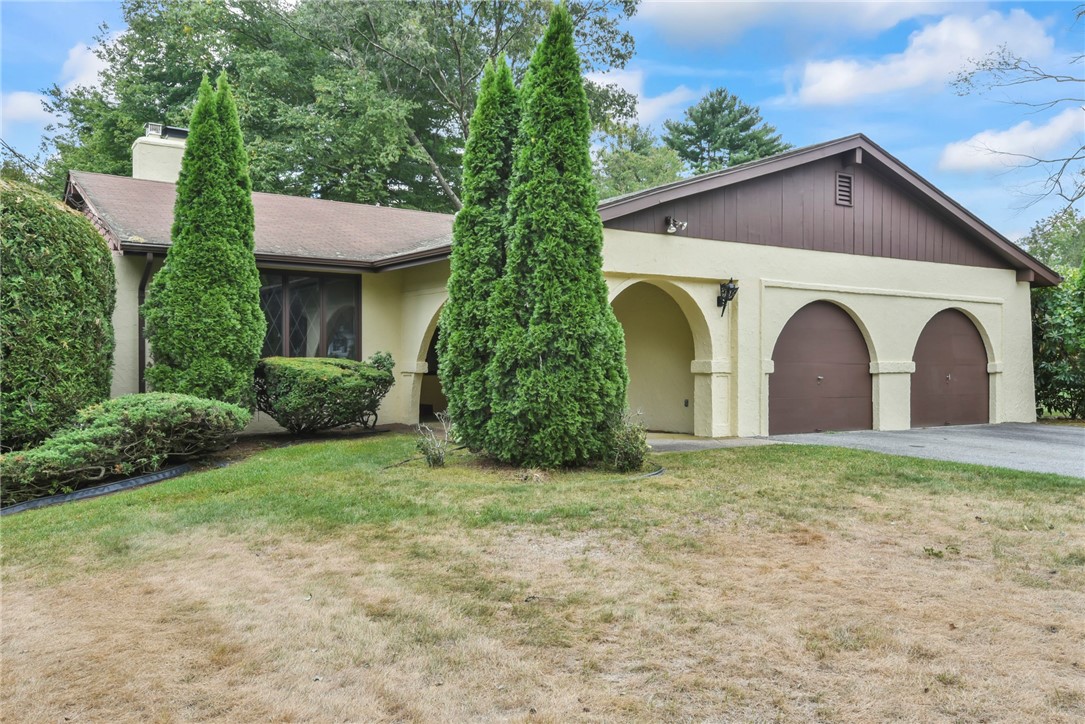 14 Greenbrier Road Smithfield, RI 02828 - Photo 1 of 27 Gallery Image 1