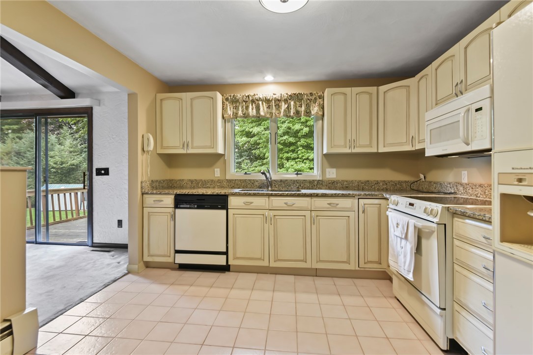 14 Greenbrier Road Smithfield, RI 02828 - Photo 11 of 27 Gallery Image 11